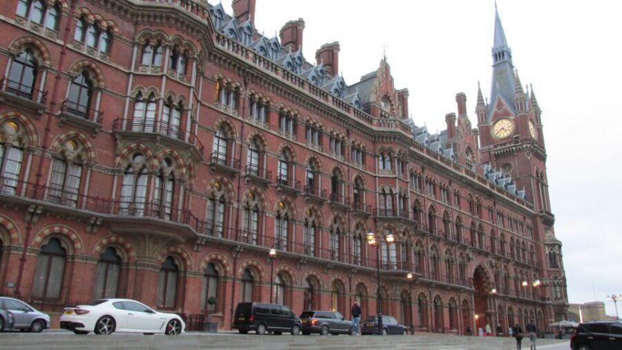 A Muggle's Guide to London: Harry Potter Walking Tour - Where the tour starts: Temple Underground and a route that makes sense
