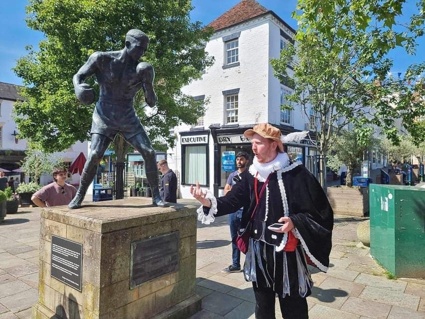 A tour of Warwick with Queen Elizabeth's secret lover - From Warwick Castle viewpoints into the town’s stories