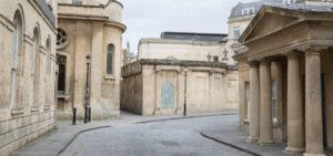 Bath: Bridgeton Walking Tour with an APP - Royal Crescent: the moon-shaped filming icon