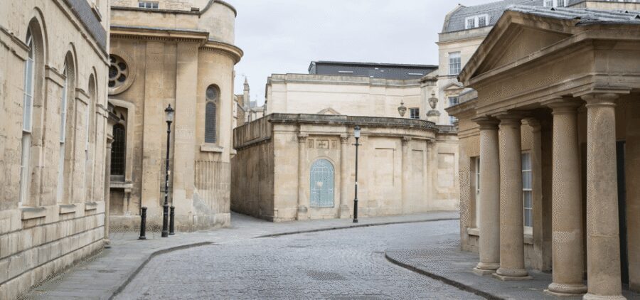 Bath: Bridgeton Walking Tour with an APP - Royal Crescent: the moon-shaped filming icon