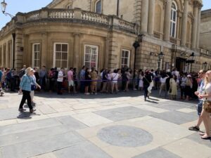 Bath: Guided City Walking Tour with Entry To The Roman Baths - Starting at Bath Abbey: where the tour keeps you on track
