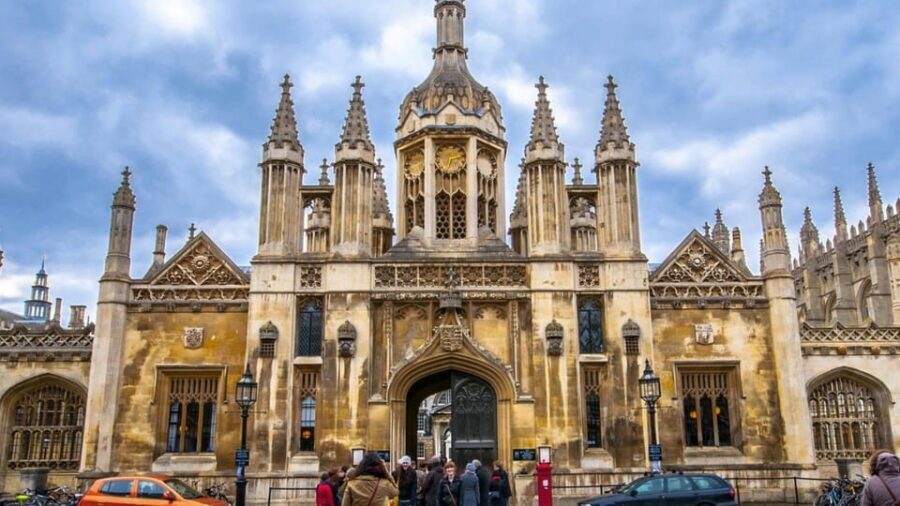Cambridge: City Walking Tour & Exploration Game - Puzzle stops that make the colleges and streets feel like a game