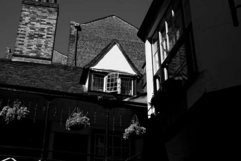 Cambridge: Ghost Tour Led by University Alumni Guide - Start at King’s College or the Cambridge Alumni Tours meeting point
