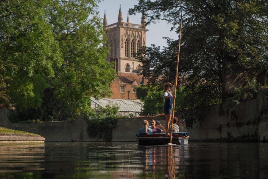 Cambridge: Guided Shared River Punting Tour - Timing, daylight, and why your departure hour matters