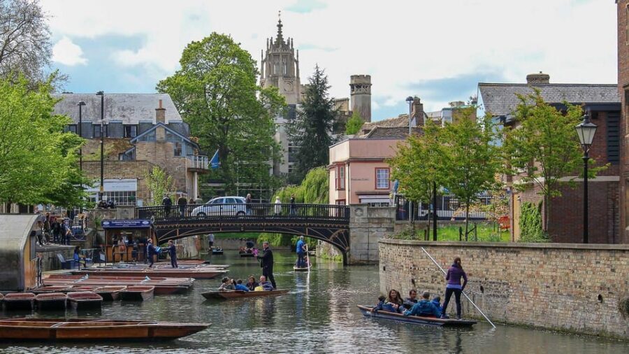 Cambridge: University Walking Tour - Cavendish Laboratory: When Science Isn’t Abstract