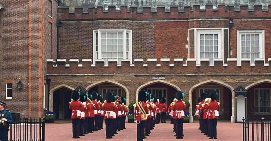 Changing of the Guard at Buckingham Palace - Who this tour is best for (and who should skip it)