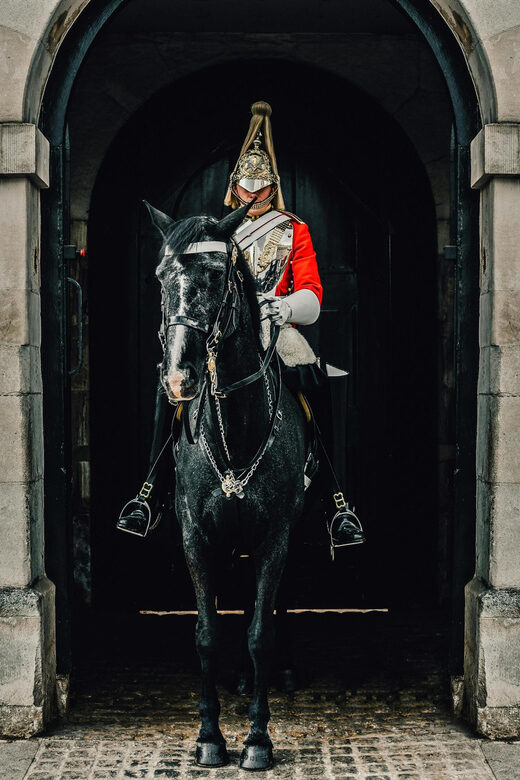 Changing of the Guard Experience in London - Things that can change on the day: guard schedule and weather