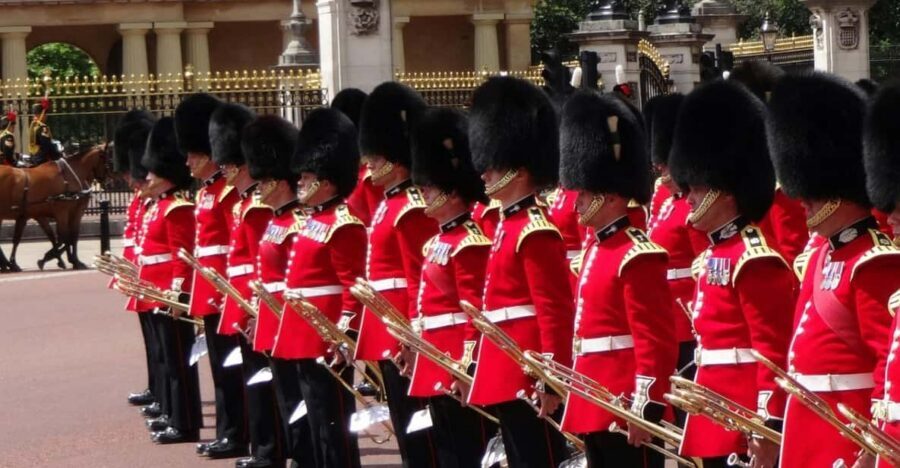 Changing of the Guard Experience in London - Timing, walking pace, and how not to get shorted on the experience