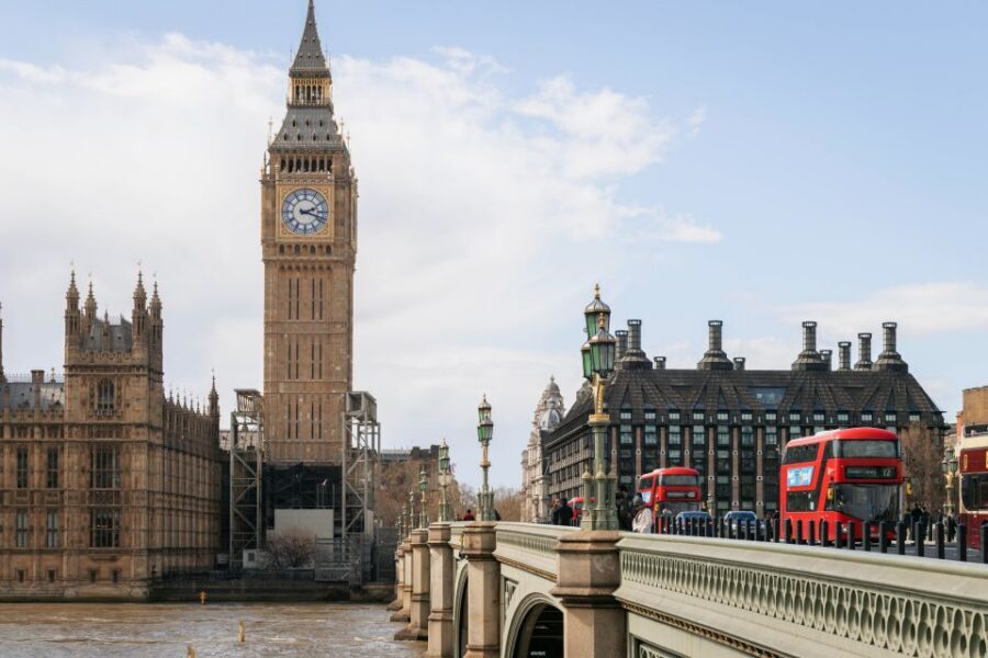 Couple’s photo: Romantic photoshoot in London - Meeting at Boudiccan Rebellion: getting started with the right energy