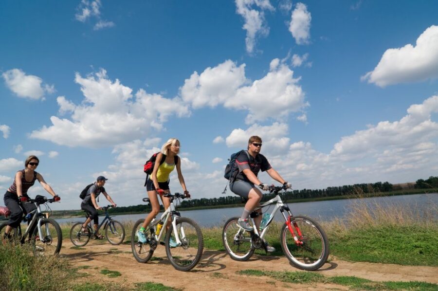 Discover Oxford: City & Countryside Cycling Tour - Stop Three: Thatched Cottages and an Early Medieval Church