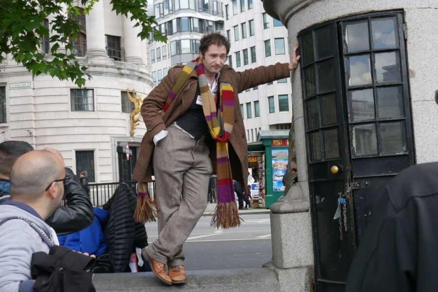 Doctor Who London Walking Tour - Rose’s Nestene Consciousness transmitter: recognizing the signal location