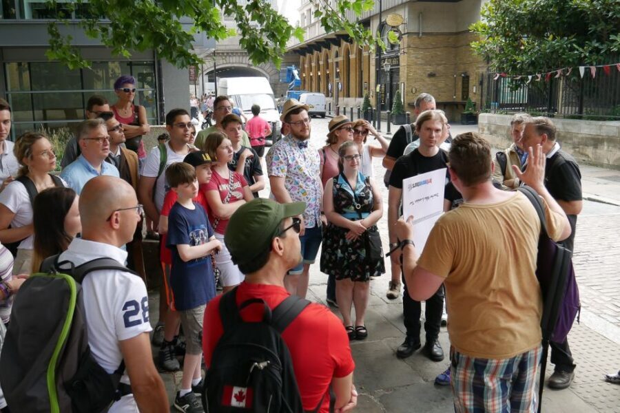 Doctor Who London Walking Tour - Photo stops and dressing up without slowing everything down