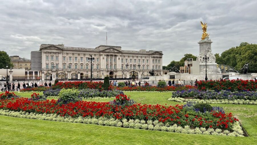Early Access:Tower of London Opening Ceremony & Royal London - Your Tower of London Time: Guided Start, Crown Jewels, Then Exploring
