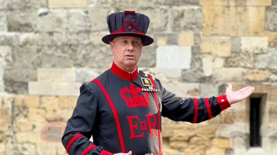 Early Access:Tower of London Opening Ceremony & Royal London - Meeting at the Tower Hill Area and Getting Into the Castle Fast