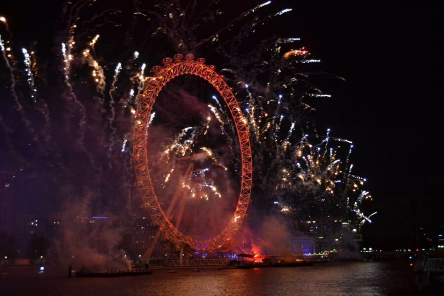 Festive London New Year’s Eve 3-Course Dinner Cruise - Greenwich and The O2: the stop that breaks up the cruise