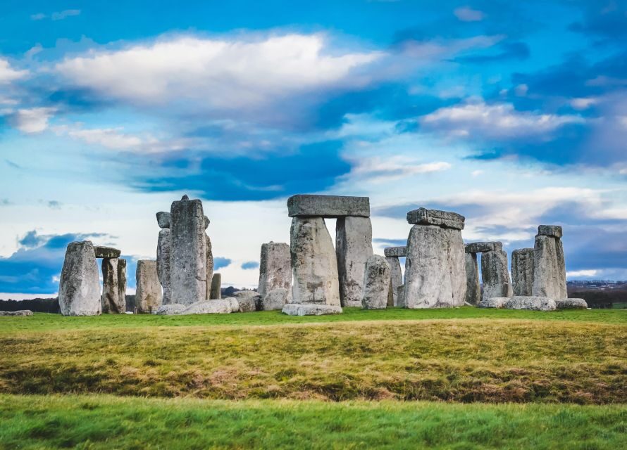 From Bath: Stonehenge & the Cotswolds Day Tour with Entry - Avebury’s Massive Stone Circle: Earlier, Bigger, and Less Posed