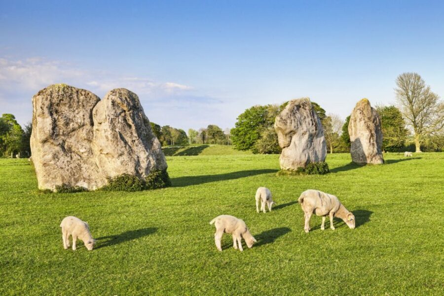From London: Bath, Avebury and Lacock Village Day Trip - Lacock village and Abbey cloisters: Harry Potter vibes with real quiet