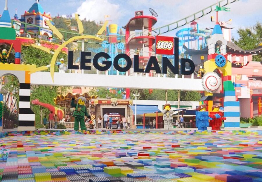 From London: LEGOLAND® Windsor Resort Entry & Coach Transfer - London to LEGOLAND Windsor: the value of an organized coach day