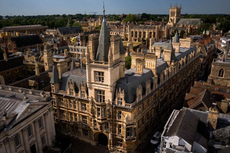 From London: Oxford and Cambridge Guided Day Tour - Who should book this tour (and who might not love the format)