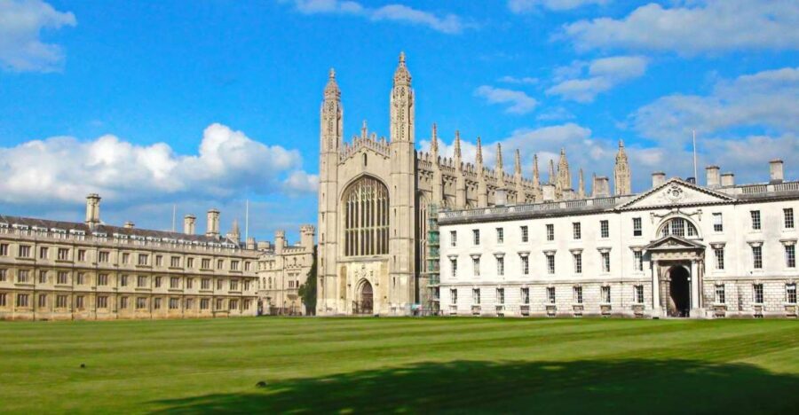From London: Oxford and Cambridge Universities Tour - Coach, headsets, and timing: how this day really runs