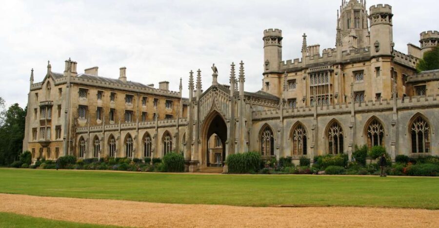 From London: Oxford & Cambridge Day Tour - How the day tour runs: bus time, walking time, and guide support