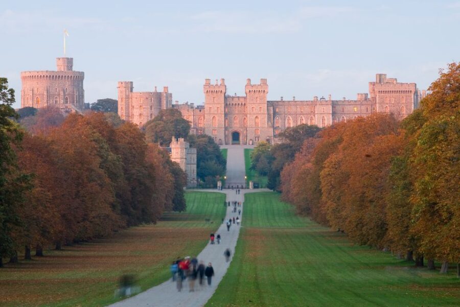 From London: Royal Windsor Afternoon Tour - Coach Ride Reality: How the timing can feel in London traffic