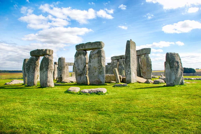 From London: Stonehenge and Bath Full-Day Tour with Guide - Stonehenge at Salisbury Plain: Making the Most of 90 Minutes