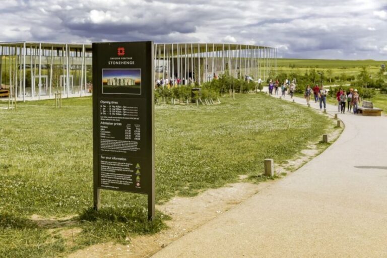 From London: Stonehenge Half-Day Tour - The drive to Salisbury Plain: comfort and real travel time