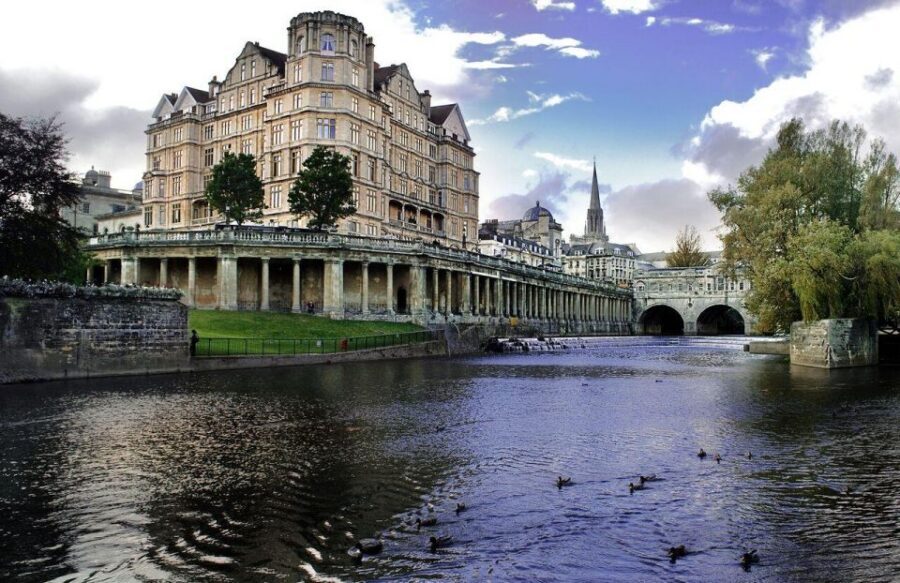 From London: Stonehenge & Roman Baths Full-Day Trip - Pump Rooms afternoon tea and the live classical music break