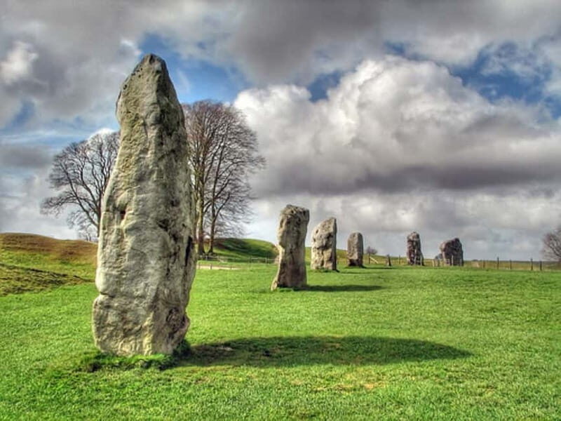From London: Stonehenge & The Stone Circles of Avebury Tour - Stonehenge with audio-guided free time: how to see more than postcards