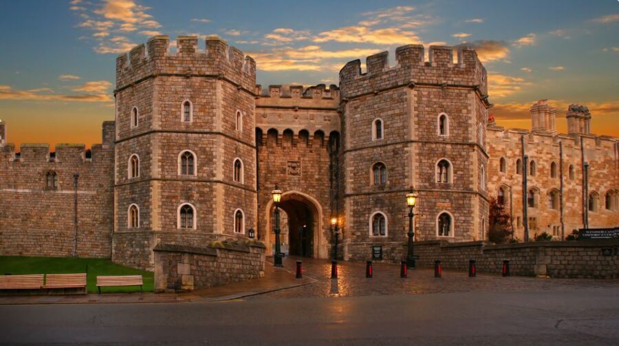 From London: Stonehenge, Windsor and Salisbury Guided Tour - Getting Out of London: Bus Comfort and Practical Tips