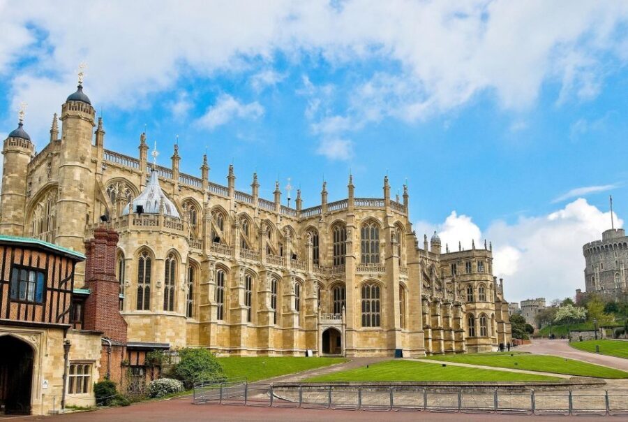 From London: Stonehenge & Windsor Tour - Windsor Castle: State Apartments and the weight of royal routine