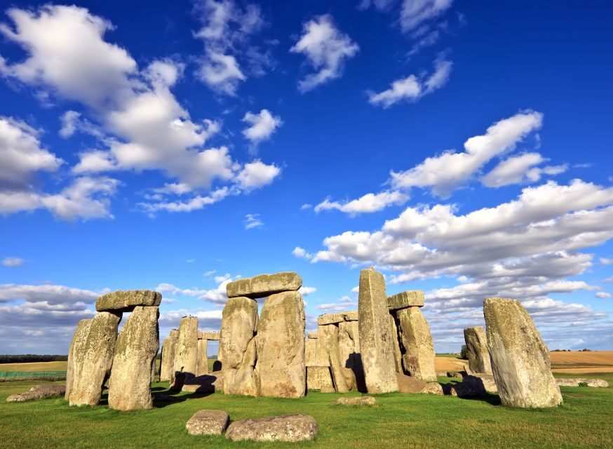 From London: Windsor, Oxford & Stonehenge Full-Day Trip - Tips to keep the day smooth (and your phone alive)