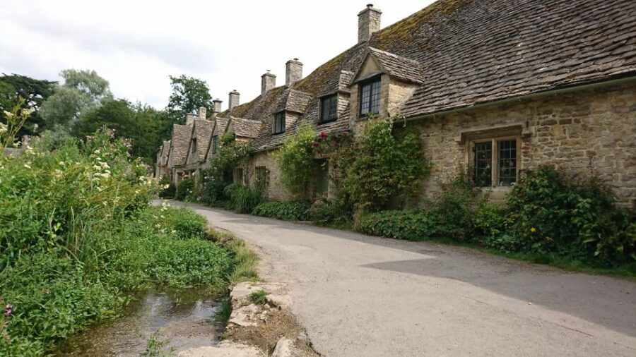 From Stratford-on-Avon/Moreton-in-Marsh: Cotswolds Day Tour - Starting from Stratford-on-Avon or Moreton-in-Marsh in a small 16-seater