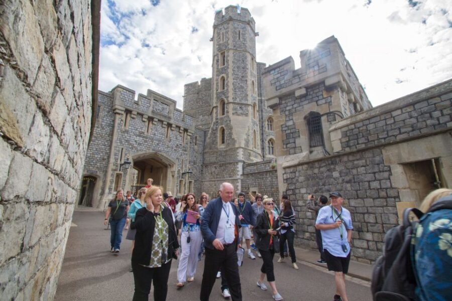 Full-Day Stonehenge and Bath Tour - Coach comfort, meeting point, and getting your timing right