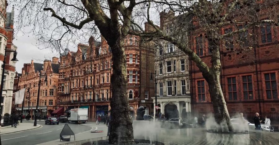 Ghosts and Legends of Mayfair Walking Tour - London - Clarence House and the route’s darker bridge moments