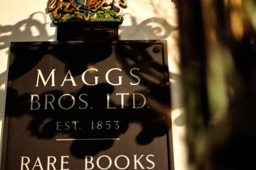Ghosts and Legends of Mayfair Walking Tour - London - St James’s Palace: the murder mystery ending at a landmark