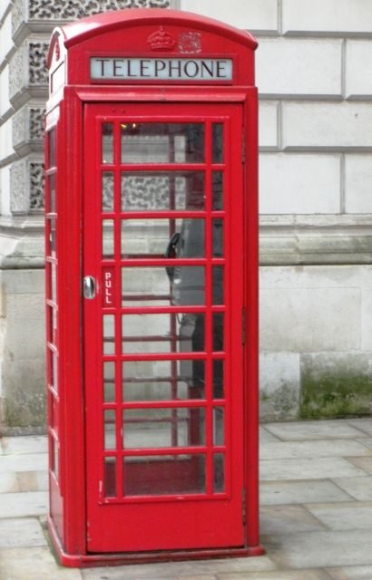 Harry Potter film locations Tour in London - King’s Cross Platform 9¾: The Ministry Thread Through the Story