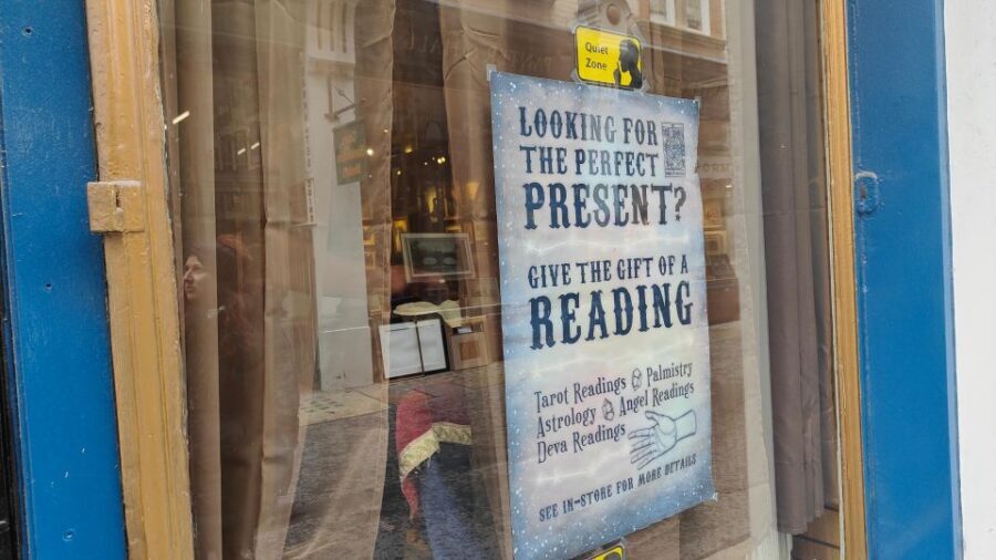 Harry Potter in London - Private Walking Tour - Ministry of Defence and Scotland Yard: when the mundane becomes plot