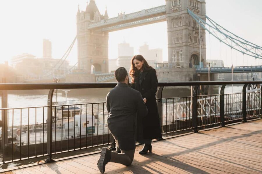 Iconic London Portraits Tour with Expert Local Photographer - Choosing Your Look: Outfit Guidance for Real London Light