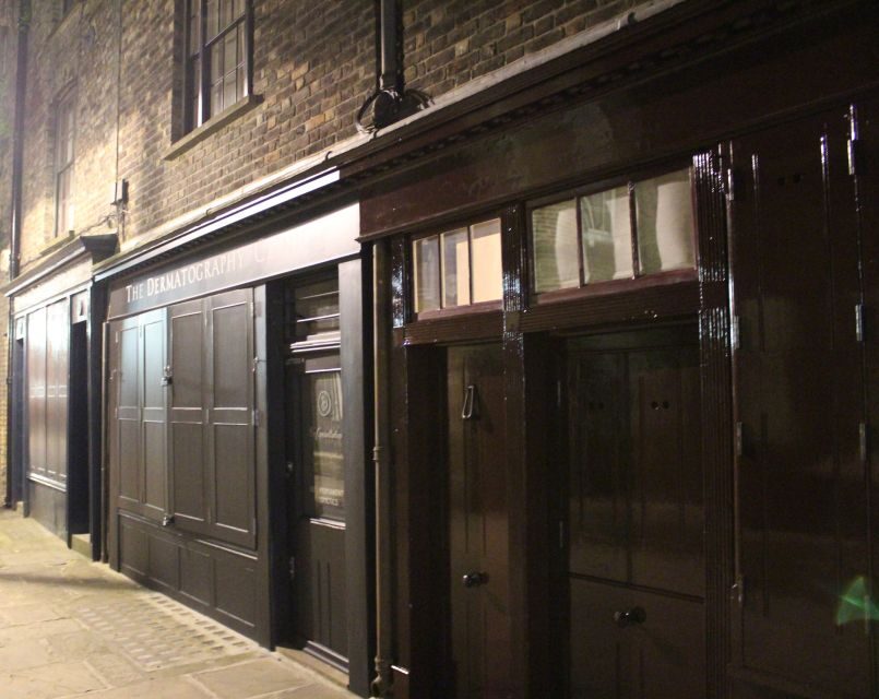 Jack The Ripper Tour in London's East End - Your guide matters: the storytelling style that keeps you listening