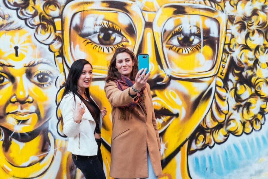 London: 2.5-Hour Off the Beaten Track Private City Tour - Hangout spots and historical points that actually connect