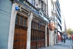 London: 2-Hour Historic Pub Tour - The Walking Route: Back Alleys, Small Streets, and Big Stories
