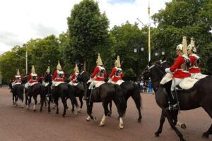 London: 30 London Sights Guided Walking Tour - Buckingham Palace and the Changing of the Guard timing reality