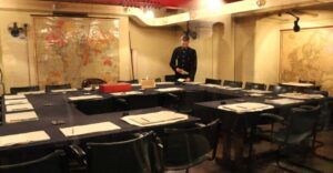 London: 30 Top Sights and Churchill War Rooms Tour - Starting outside The Ritz and getting your bearings fast