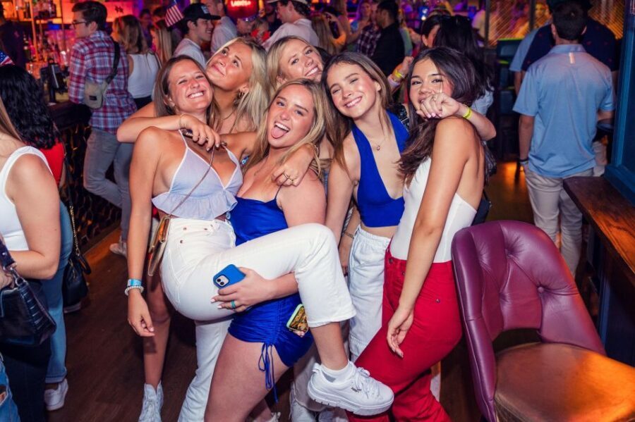 London: 4 Soho Nightclubs Crawl - Drink Deals Without Regrets: What to Order When Specials Are In Play