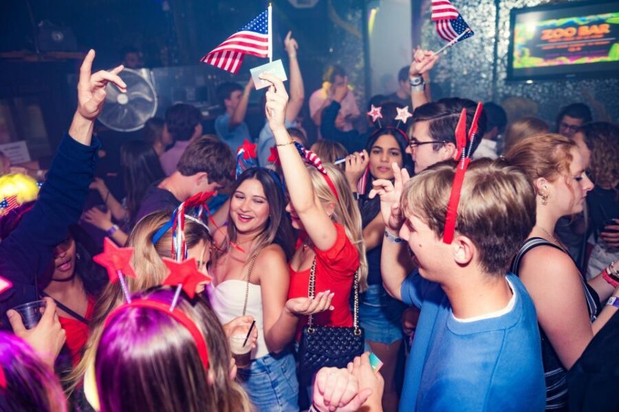 London: 4 Soho Nightclubs Crawl - Zoo Bar Meeting Point and the Smart-Casual Door Reality Check
