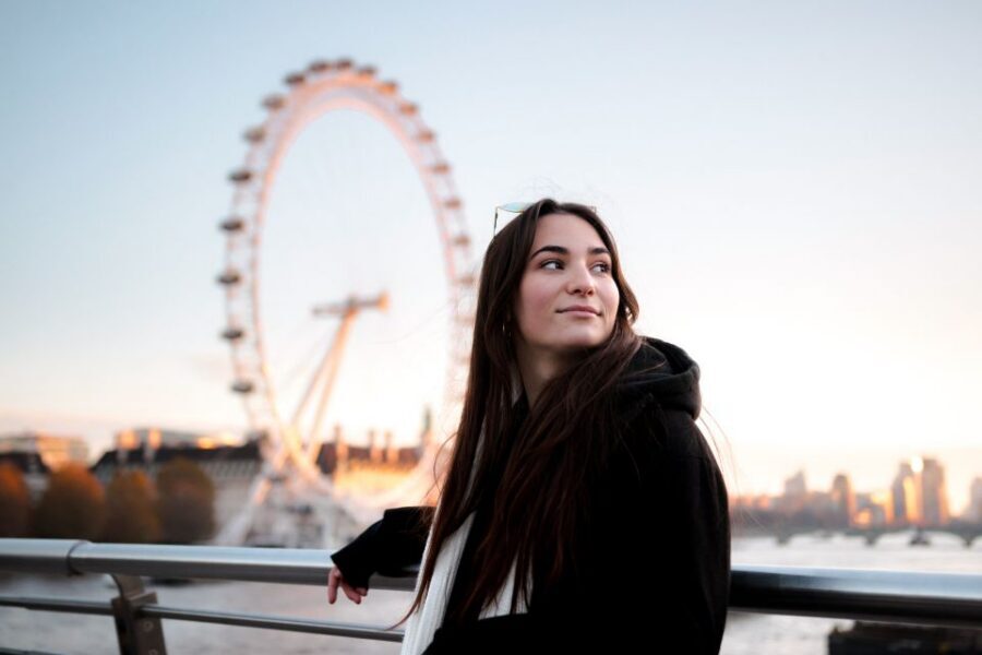London: A Unique Photoshoot Experience at Famous Sites - Professional Selection: Why You Don’t Get 100 Random Shots