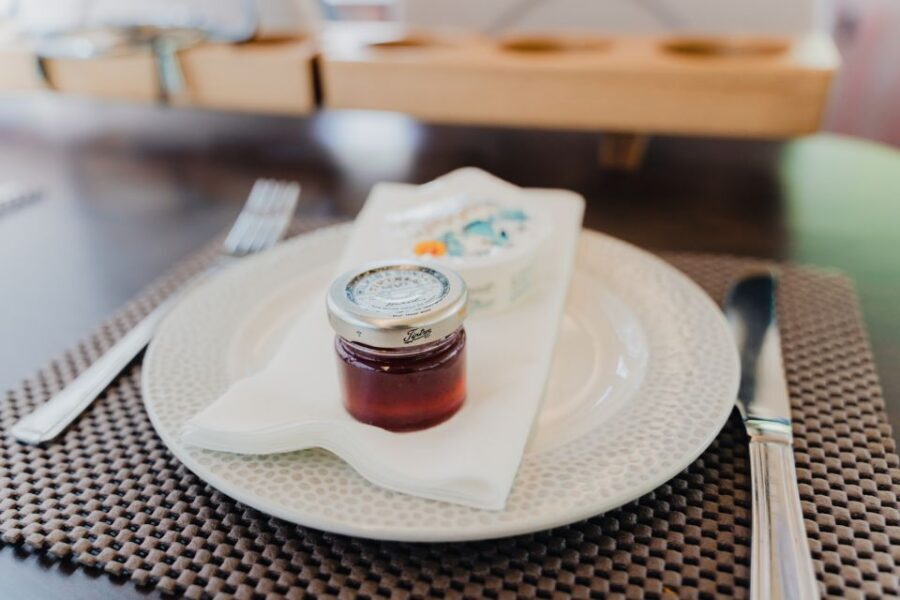 London: Afternoon Tea Bus with a Glass of Prosecco - Prosecco included: a small upgrade that changes the mood