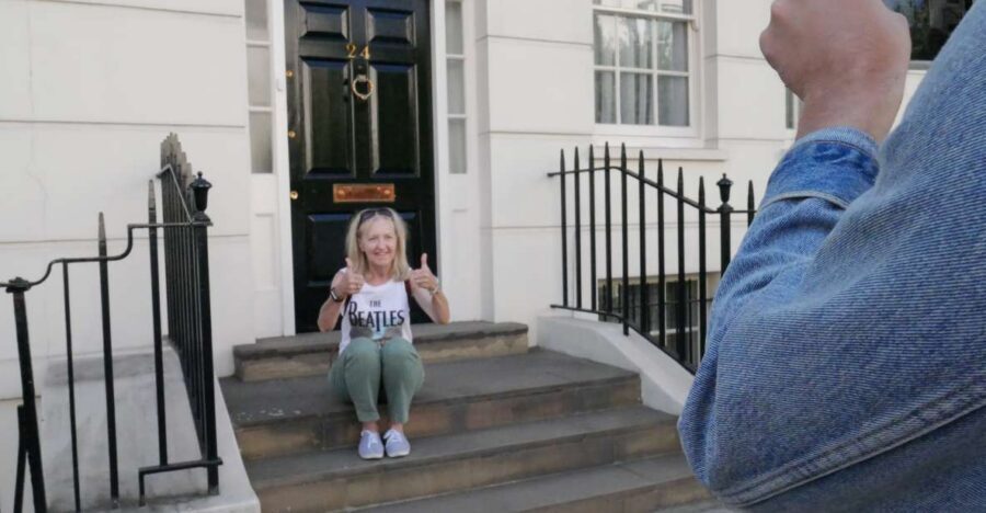 London: Beatles Tour by Black Taxi - Guides, singing, and when music matters most